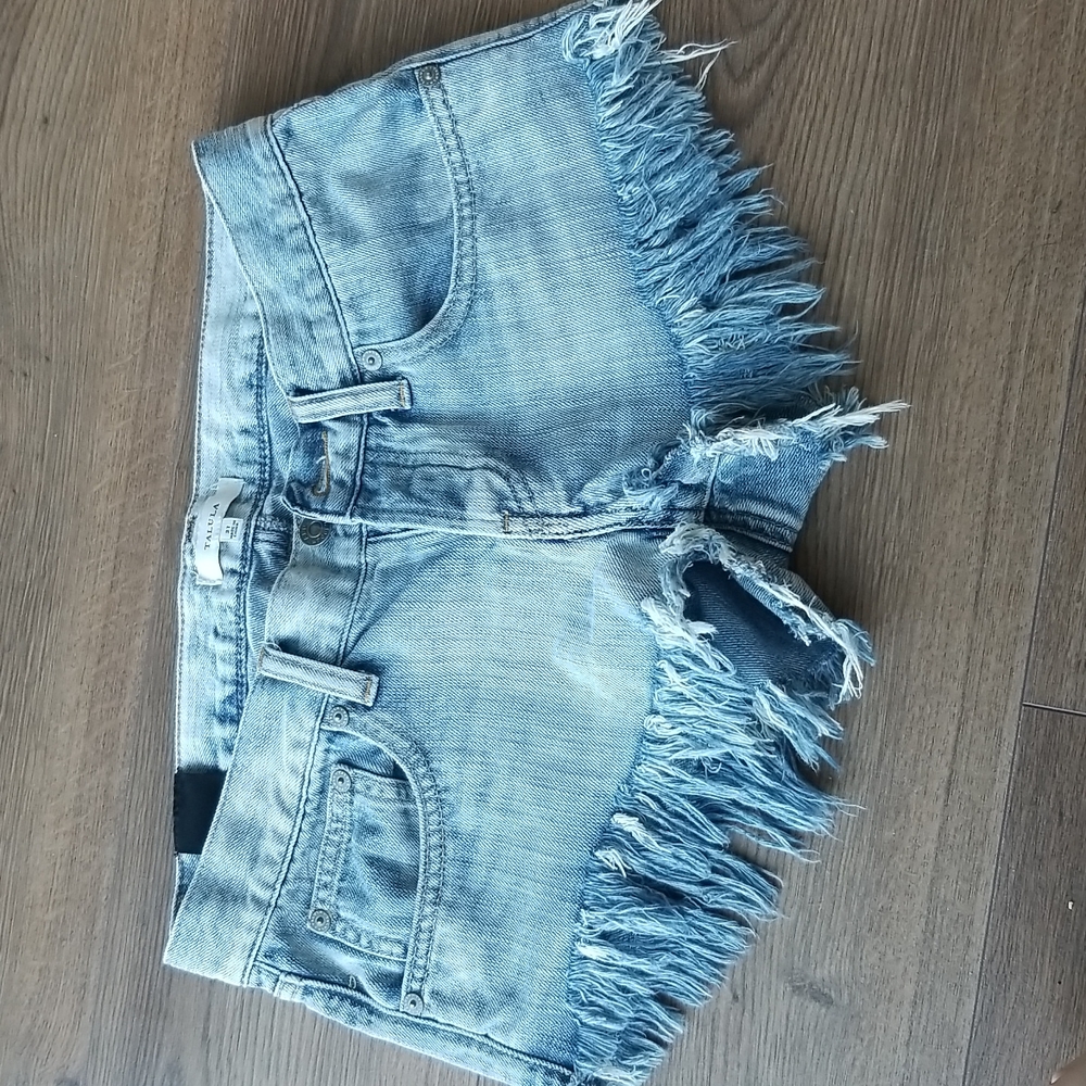 2/$25 Talula Low Rise shredded hem shorts size 27